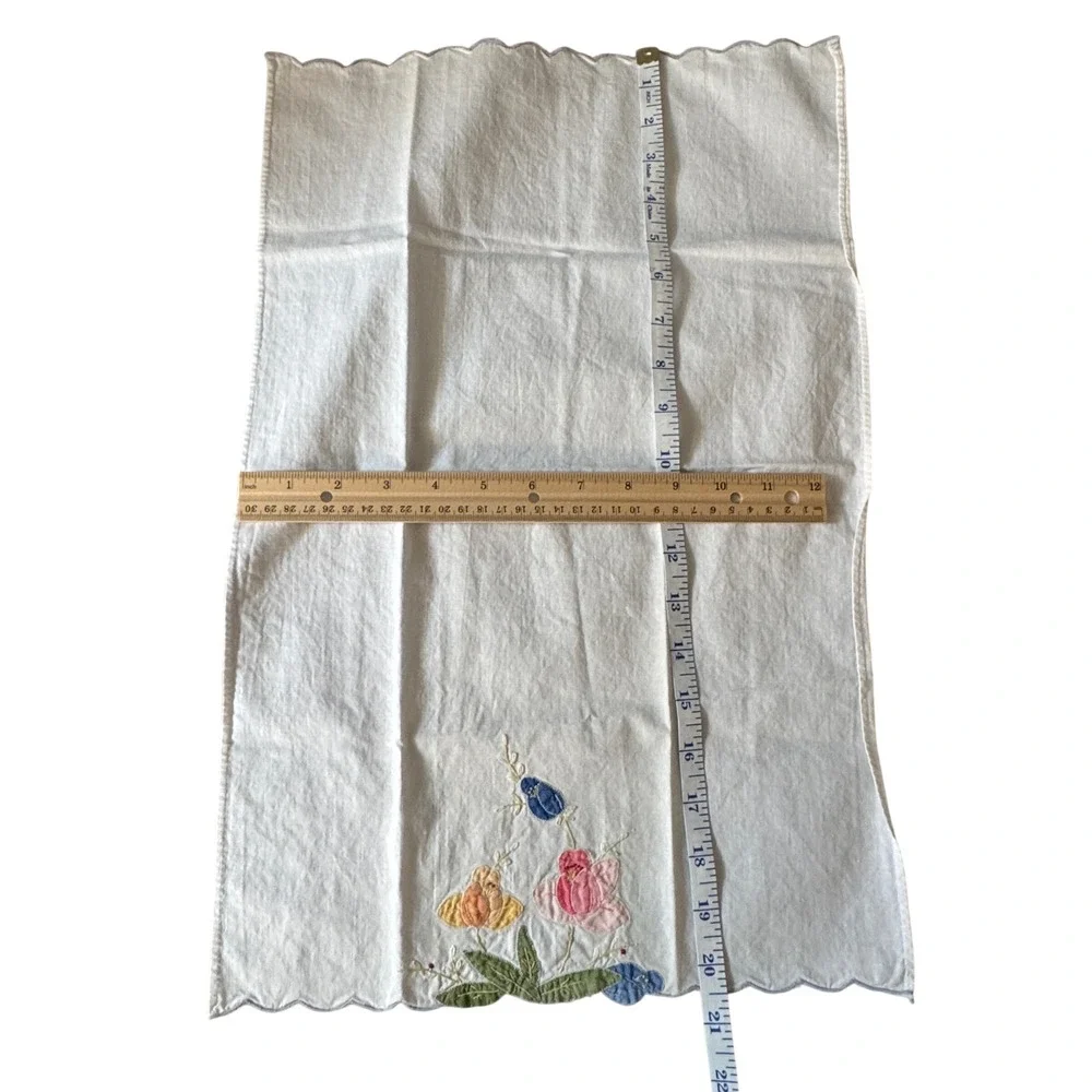Vtg Hand‎ Embroidered Floral Tea Towel Guest Applique Scalloped White Cotton
